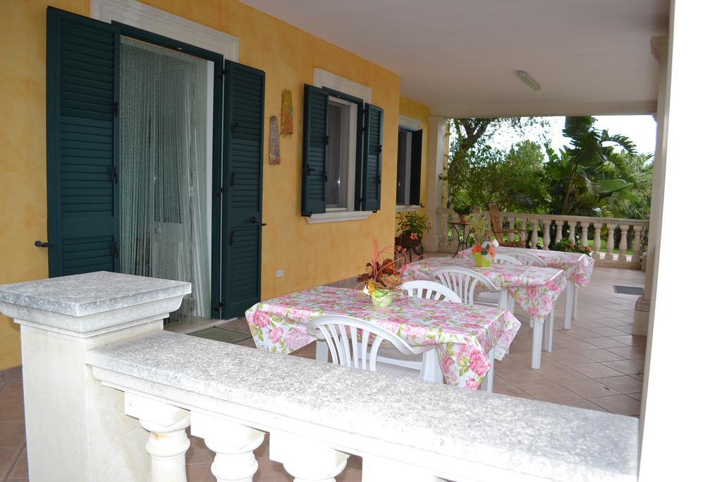 B&B Villa Bismi Монтерони ди Лече Екстериор снимка