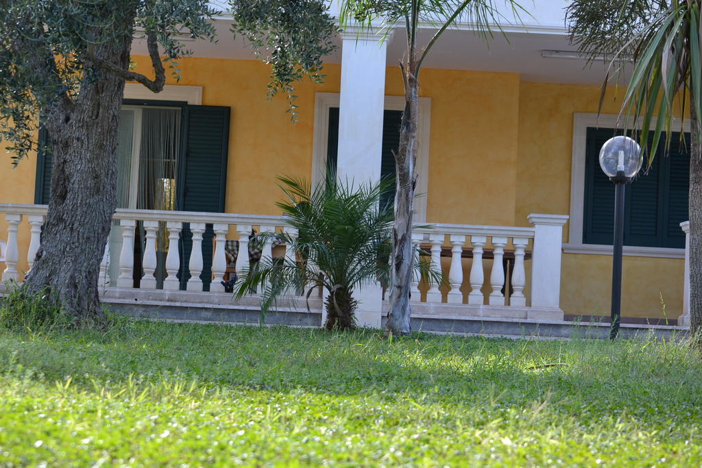 B&B Villa Bismi Монтерони ди Лече Екстериор снимка