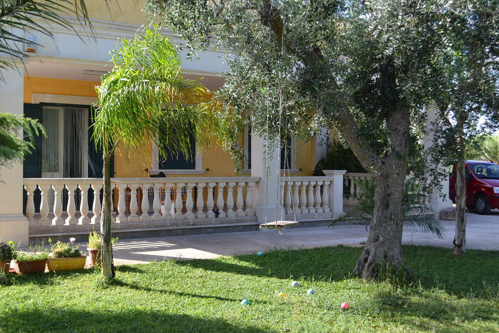 B&B Villa Bismi Монтерони ди Лече Екстериор снимка